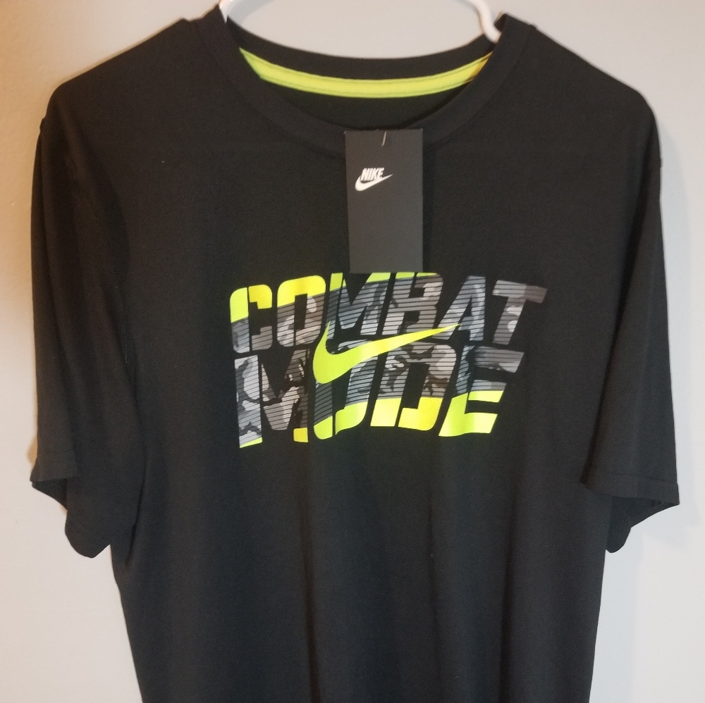 Nike tee - Picture 2 of 2